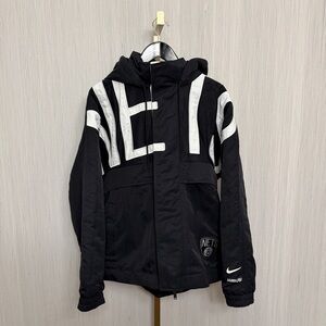 Nike x AMBUSH NBA Brooklyn Nets Puffer Jacket | Women’s Medium